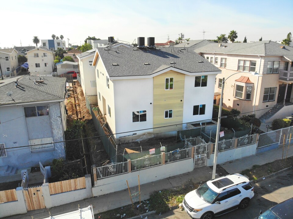 2516 Malabar St in Los Angeles, CA - Building Photo