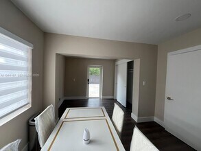 945 79th Terrace in Miami Beach, FL - Building Photo - Building Photo