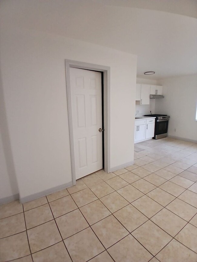 1030 Myrtle Ave in Long Beach, CA - Building Photo - Building Photo
