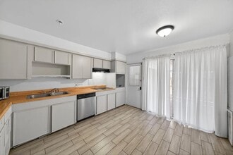 7205 Beechnut St in Houston, TX - Building Photo - Building Photo