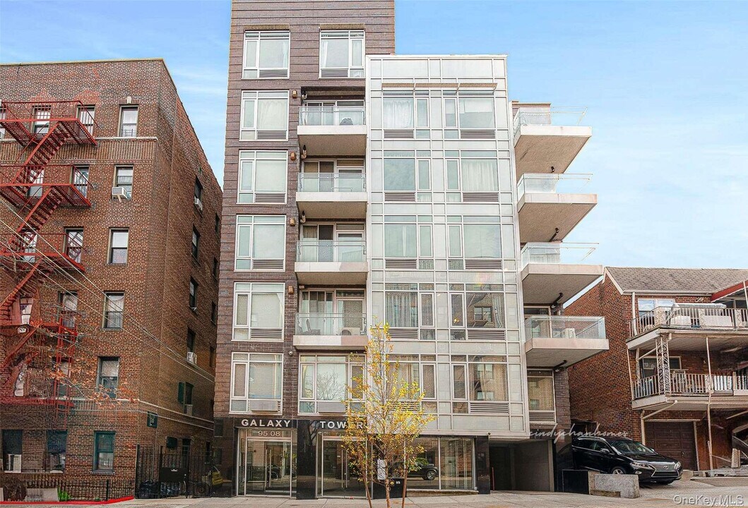 95-08 65th Rd in Queens, NY - Building Photo