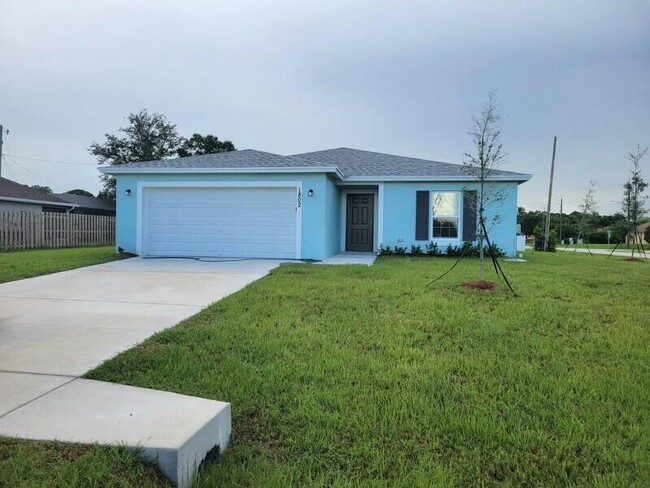 1802 SW Davis St in Port St. Lucie, FL - Building Photo - Building Photo