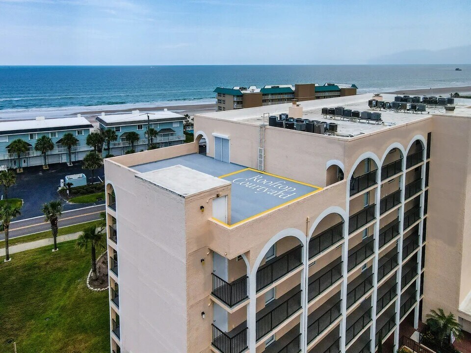 30 Inlet Harbor Rd in Ponce Inlet, FL - Building Photo