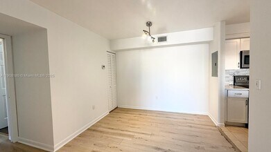 1727 Village Blvd in West Palm Beach, FL - Building Photo - Building Photo