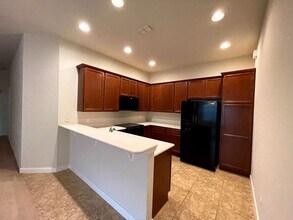 11831 Iselle Dr in Orlando, FL - Foto de edificio - Building Photo