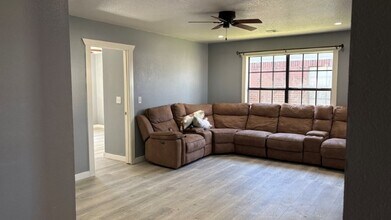 619 E 1st St in Gentry, AR - Building Photo - Building Photo