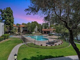 6878 Navajo Rd in San Diego, CA - Building Photo