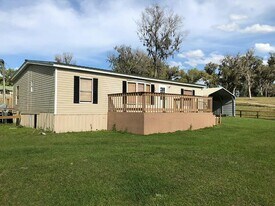 6741 NW 193rd St in Micanopy, FL - Building Photo