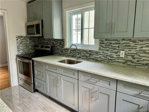 415 Warwick Ave in Mount Vernon, NY - Building Photo - Building Photo