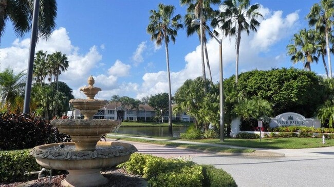 13750 Oneida Dr in Delray Beach, FL - Building Photo - Building Photo