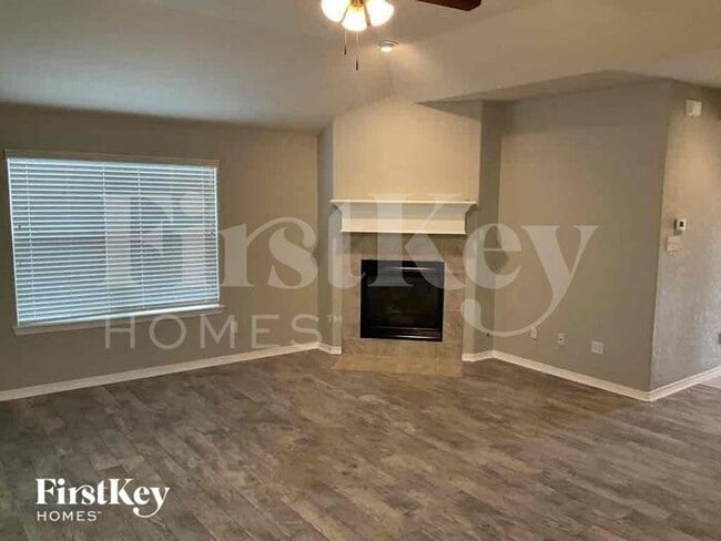 107 Cove Pl Ct in Montgomery, TX - Building Photo - Building Photo