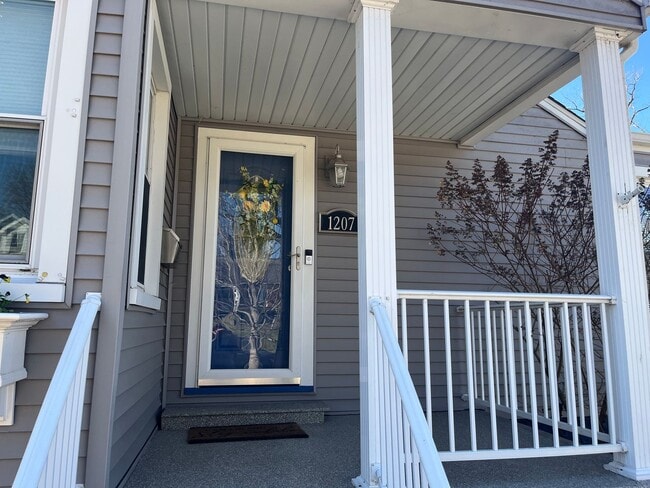 1207 Douglas St in Alton, IL - Building Photo - Building Photo