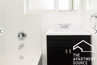 646 W Roscoe St, Unit 1 in Chicago, IL - Foto de edificio - Building Photo