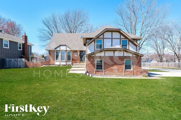 1654 E Sheridan Bridge Ln in Olathe, KS - Building Photo
