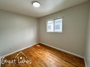 22815 Hillock Ave in Warren, MI - Building Photo - Building Photo