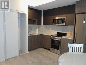 801 The Queensway in Toronto, ON - Building Photo - Building Photo