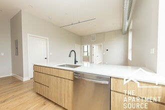 1110 W Glenlake Ave in Chicago, IL - Building Photo - Building Photo