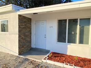 6171 Washington St in Hollywood, FL - Building Photo - Building Photo