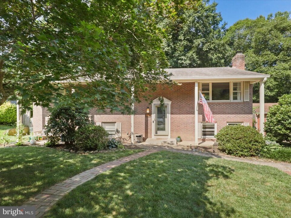 6206 Erman Ct in Burke, VA - Building Photo
