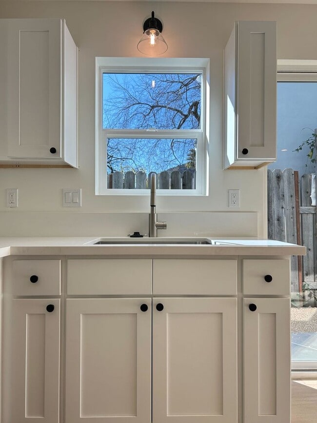 387 Lemon St in San Luis Obispo, CA - Building Photo - Building Photo