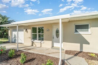 145 Glenholm Ave in Punta Gorda, FL - Foto de edificio - Building Photo