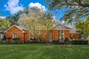 6624 Windrock Rd in Dallas, TX - Building Photo