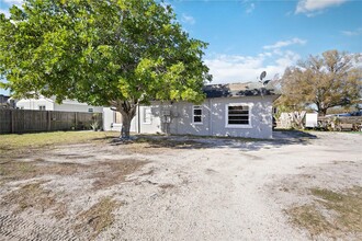 838 Whitfield Ave in Sarasota, FL - Building Photo - Building Photo