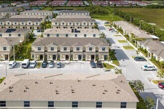 449 NE 4th Ter in Florida City, FL - Foto de edificio - Building Photo