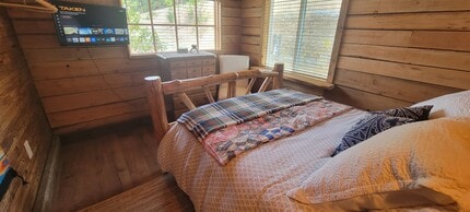 1172 Old Town Loop Rd in Oakland, OR - Building Photo - Building Photo