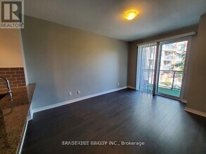 11611 Yonge St in Richmond Hill, ON - Building Photo - Building Photo