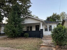 415 Howell St in Florence, AL - Building Photo