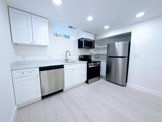 2349 R St SE in Washington, DC - Building Photo - Building Photo