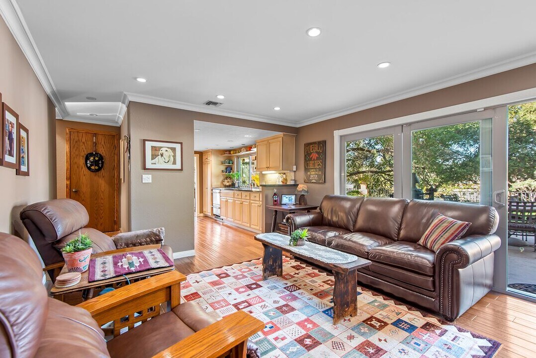 4936 Vejar Dr in Agoura Hills, CA - Building Photo