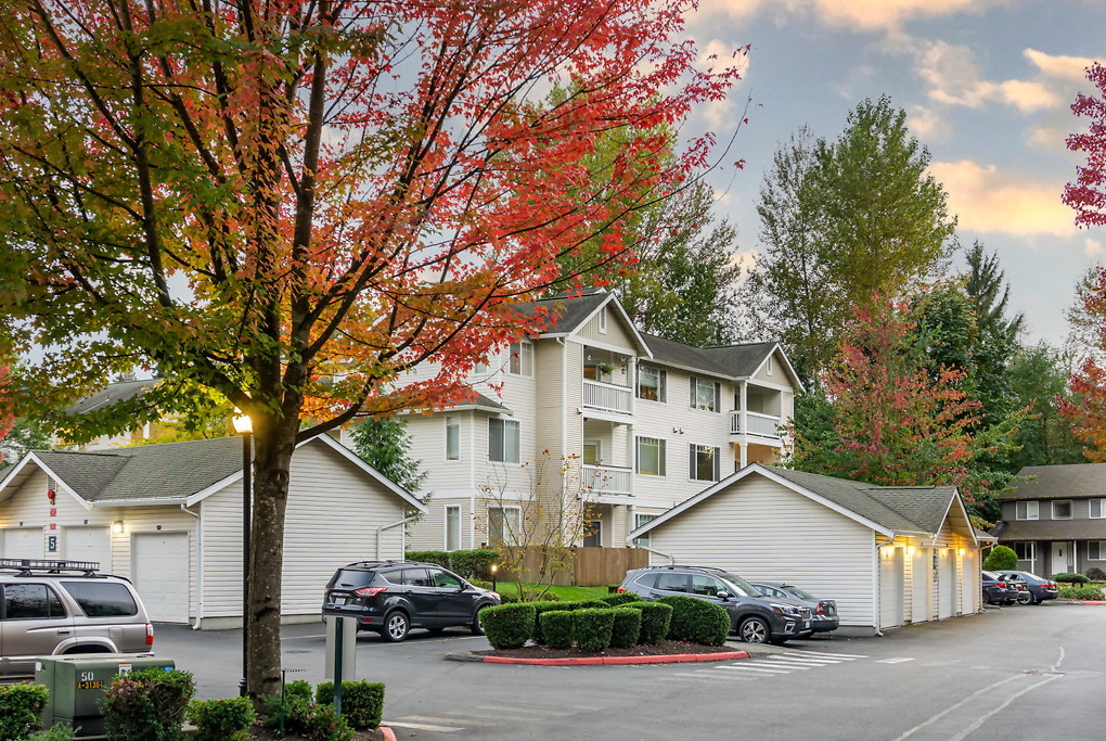 Salmon Run at Perry Creek in Bothell, WA - Building Photo