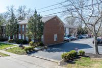 415 Marquis Ave in Lexington, KY - Foto de edificio - Building Photo