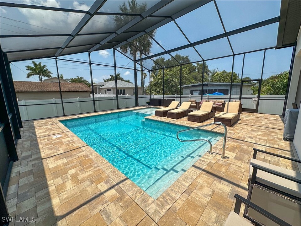 3578 Seagrape Ave in Naples, FL - Foto de edificio