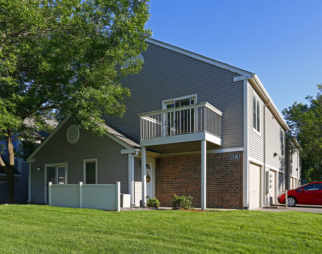 Oakleaf Townhomes in Burnsville, MN - Foto de edificio - Building Photo