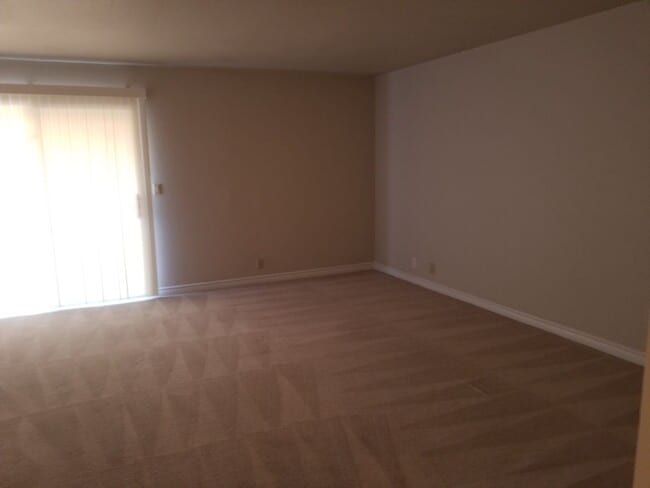 5332 River Glen Dr in Las Vegas, NV - Building Photo - Building Photo