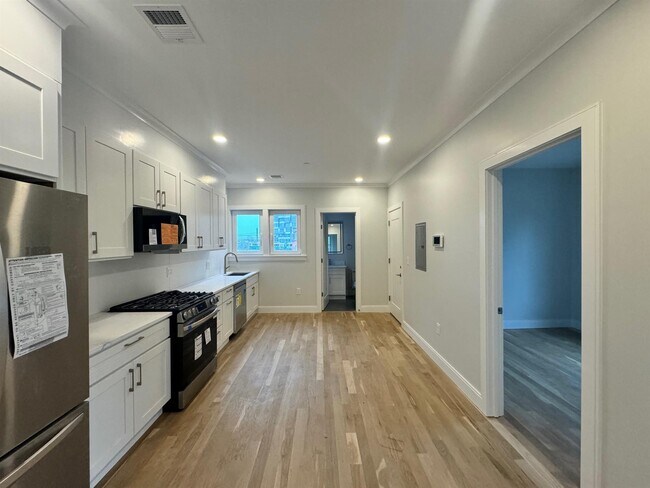 35 Gore St, Unit 2 in Cambridge, MA - Building Photo - Building Photo