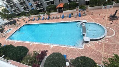 5085 NW 7th St in Miami, FL - Building Photo - Building Photo