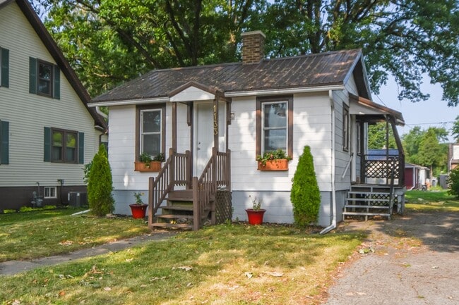 property at 1133 Lincoln St