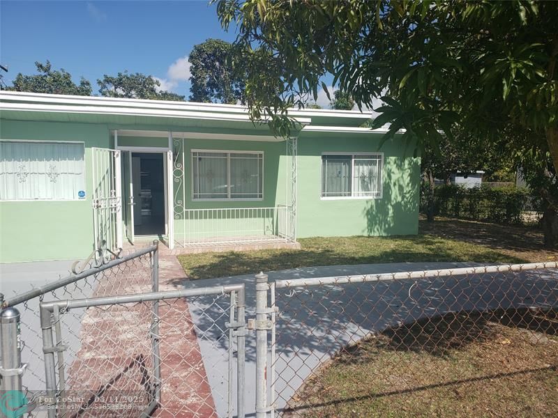 755 NW 138th St in Miami, FL - Foto de edificio