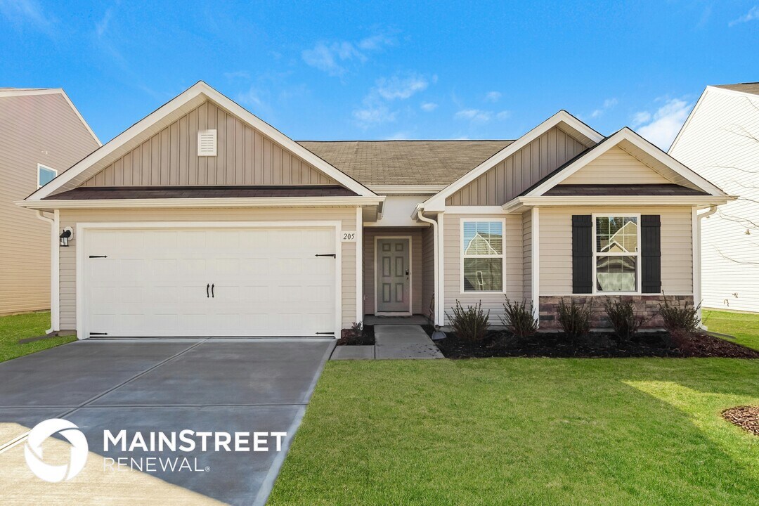 205 Indian Summer St in Zebulon, NC - Foto de edificio