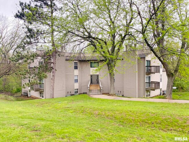 property at 5905 W Ridgecrest Dr