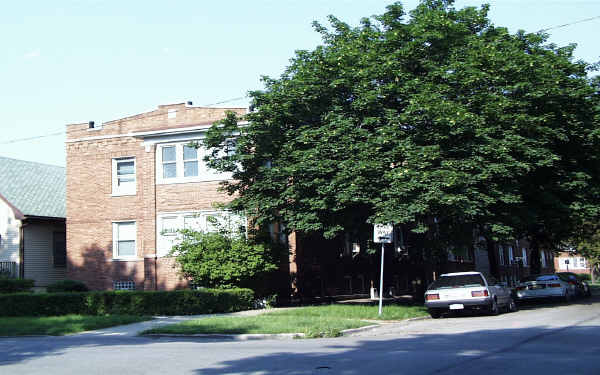 3905-07 W Cornelia Ave in Chicago, IL - Foto de edificio