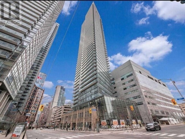 property at 832-2832 Bay St.