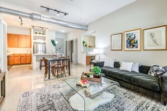 Lakeshore Lofts in Irving, TX - Building Photo - Interior Photo