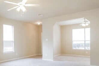 22035 Willow Downs Dr in Tomball, TX - Building Photo - Building Photo