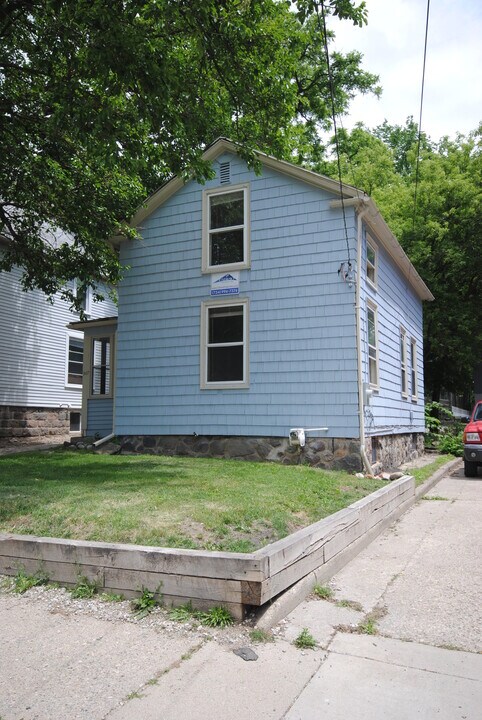 547 S 4th Ave in Ann Arbor, MI - Building Photo