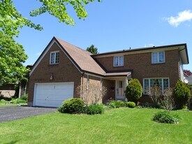 165 Country Club Dr in Kingston, ON - Building Photo